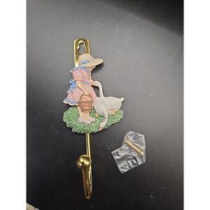 Avon Signature Collection Wall‎ Hook- Girl With Goose
